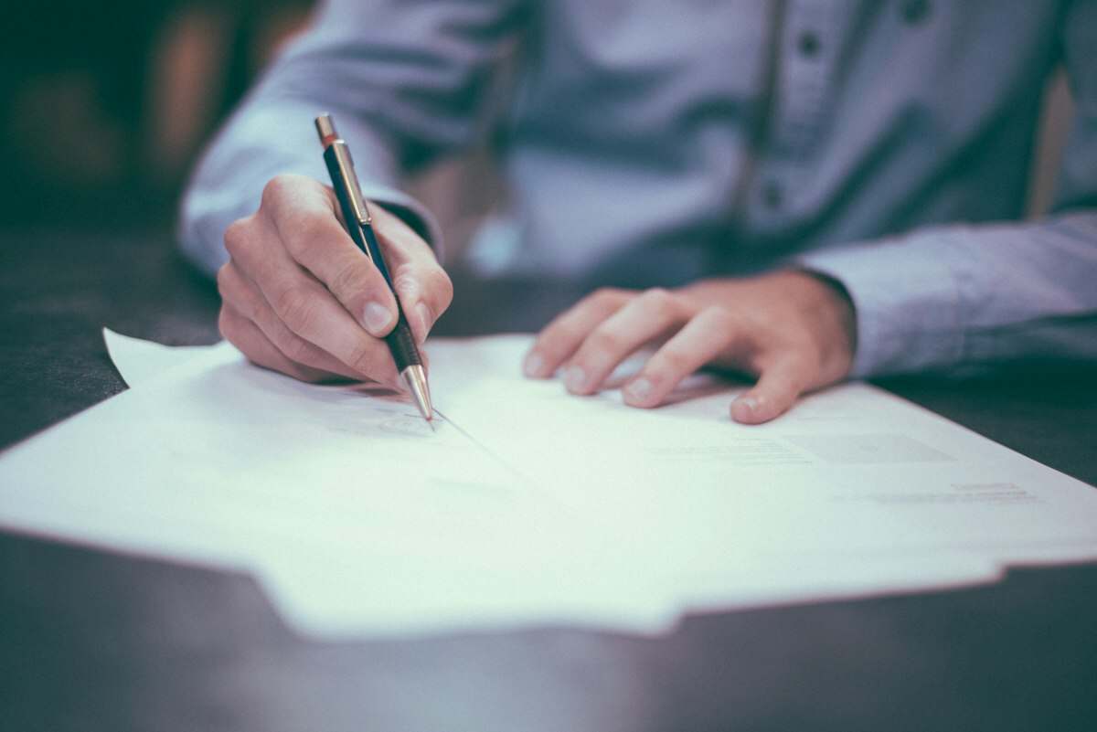 Qué es la ratificación del perito en juicio y por qué importa tanto